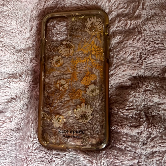 5 Pre Owned iPhone 11 Pro Max Cases - Picture 5 of 6